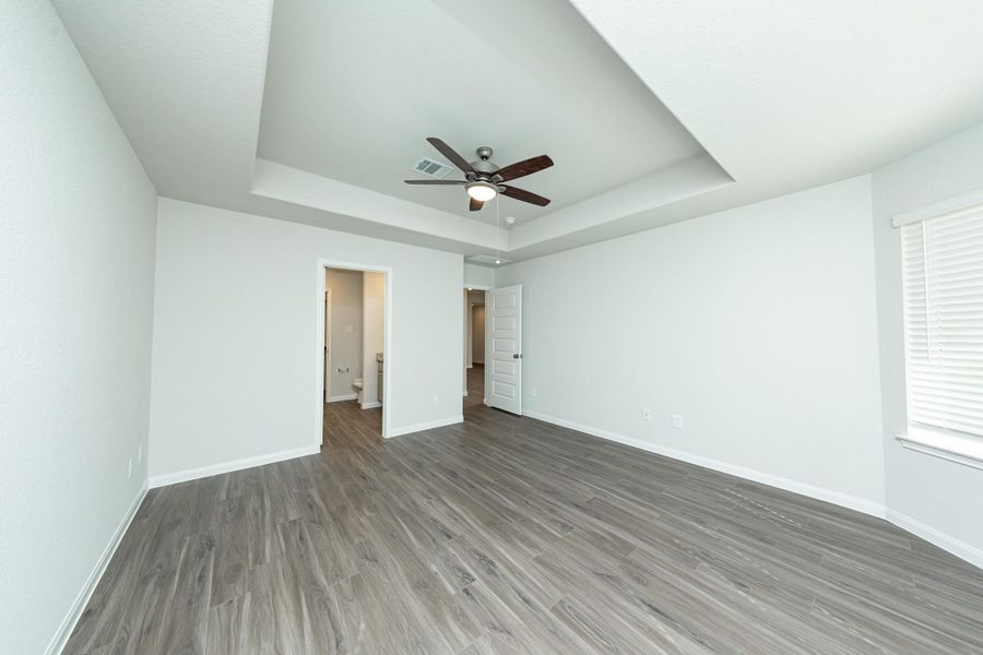 Spacious, unfurnished interior of a new home in River's Edge, Conroe (Image 23).