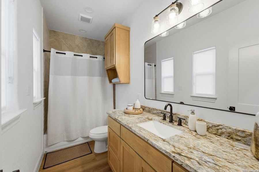 Furnished interior view inside a new home in , La Vernia (Image 6).