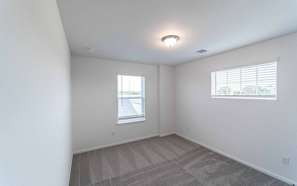 Spacious, unfurnished interior of a new home in Bay Creek, Baytown (Image 18).