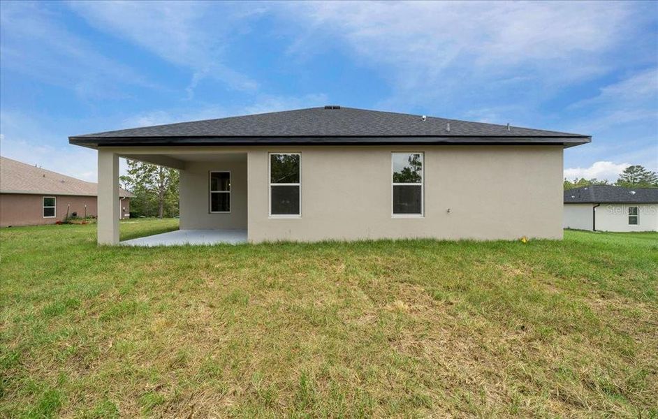 Exterior details and patio area of a home in , Weeki Wachee (Image 4).