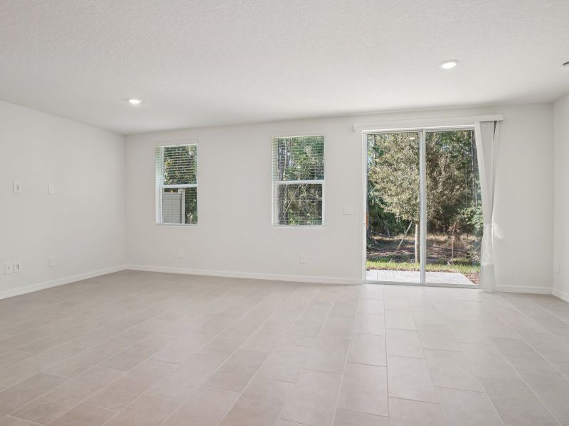 Spacious, unfurnished interior of a new home in The Meadow at Crossprairie Townes, St. Cloud (Image 9).