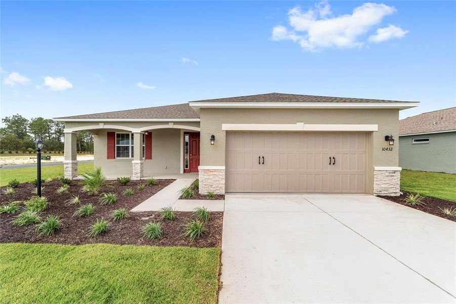 Exterior details and patio area of a home in , Ocala (Image 26).