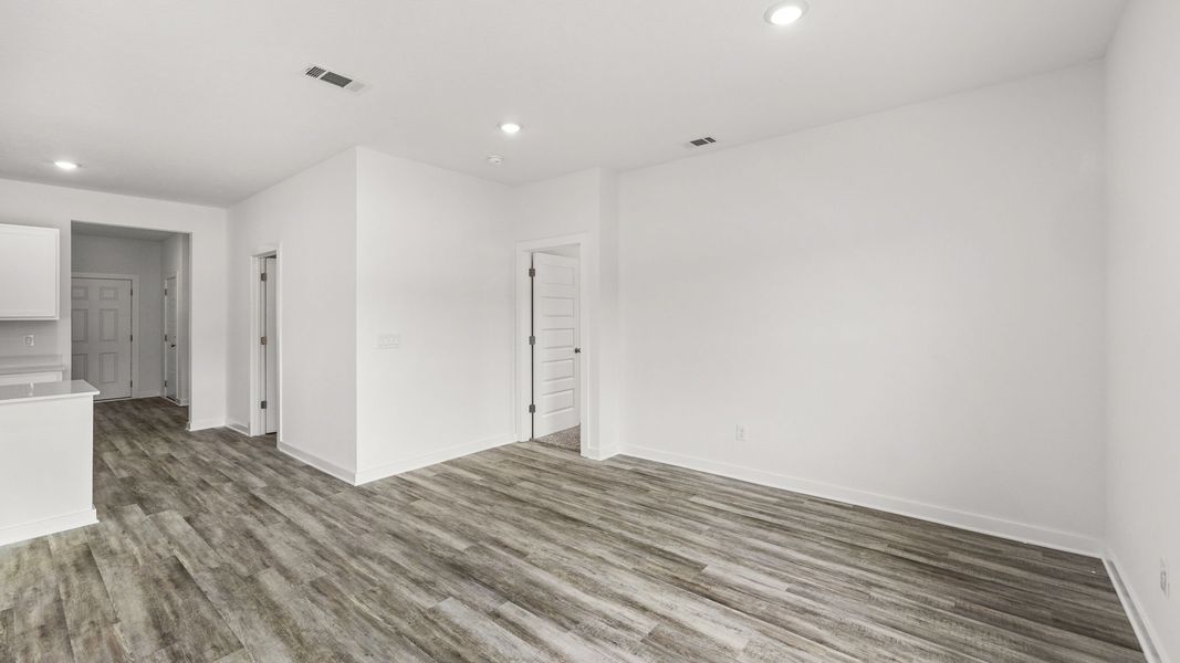 Representative unfurnished interior of a home built from the Walker by D.R. Horton in Ashton Park Phase III, Freeport (Image 26).