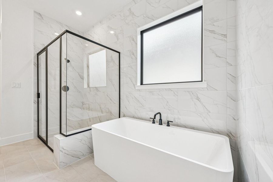 Furnished interior view inside a new home in Evergreen 60', Conroe (Image 13).