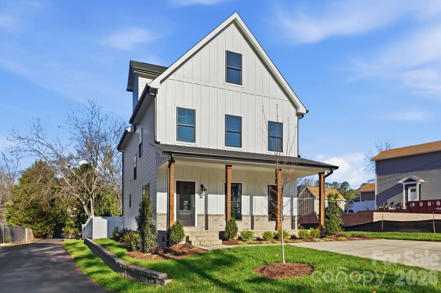 Rocking Chair Front Porch w/Full irrigation. Rocking Chair Front Porch w/Full irrigation.