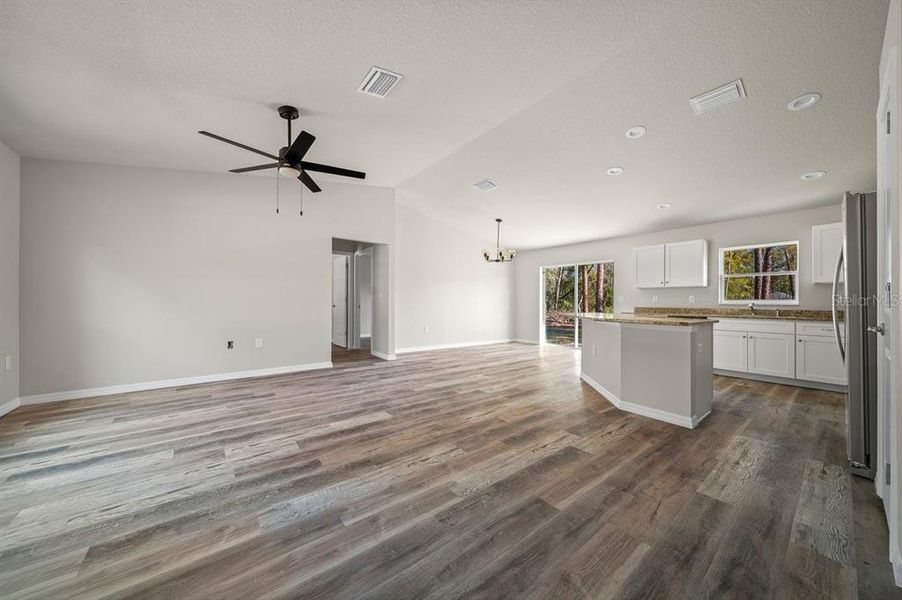 Spacious, unfurnished interior of a new home in , Citrus Springs (Image 26).
