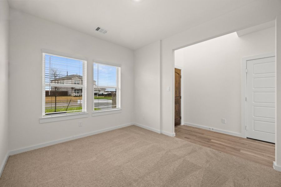 Spacious, unfurnished interior of a new home in Creekhaven, Rosharon (Image 14).