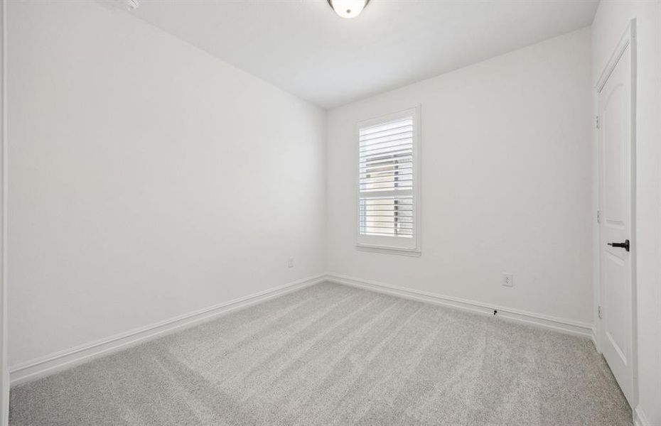 Secondary bedroom.