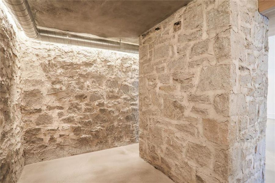 Spacious, unfurnished interior of a new home in , Atlanta (Image 27).