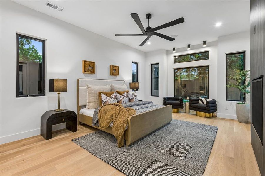 Furnished interior view inside a new home in , Dallas (Image 14).