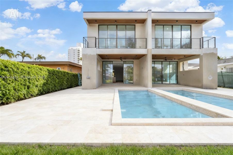 Large pool and spacious back yard. Staged.