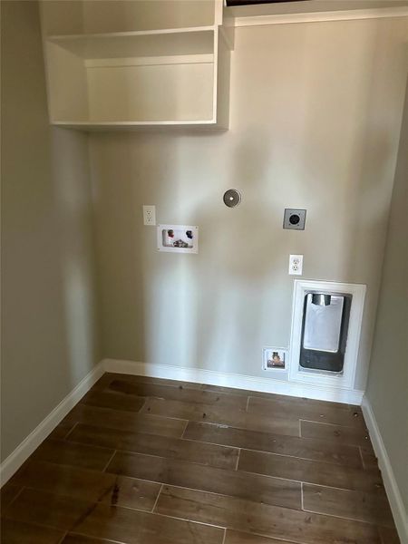 Spacious, unfurnished interior of a new home in Sienna, Missouri City (Image 34).