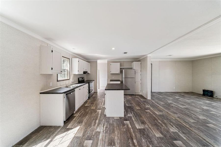 Furnished interior view inside a new home in , Orlando (Image 3).