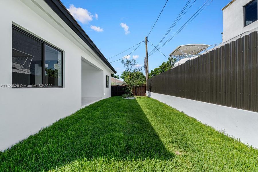 Exterior details and patio area of a home in , Cutler Bay (Image 4).