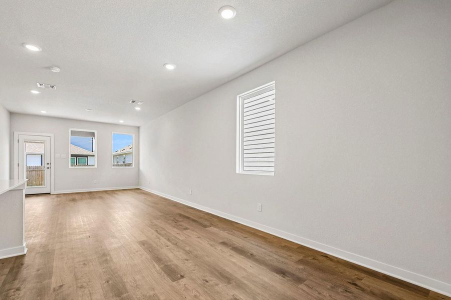 Spacious, unfurnished interior of a new home in Eastwood at Sonterra, Jarrell (Image 19). Spacious, unfurnished interior of a new home in Eastwood at Sonterra, Jarrell (Image 19).