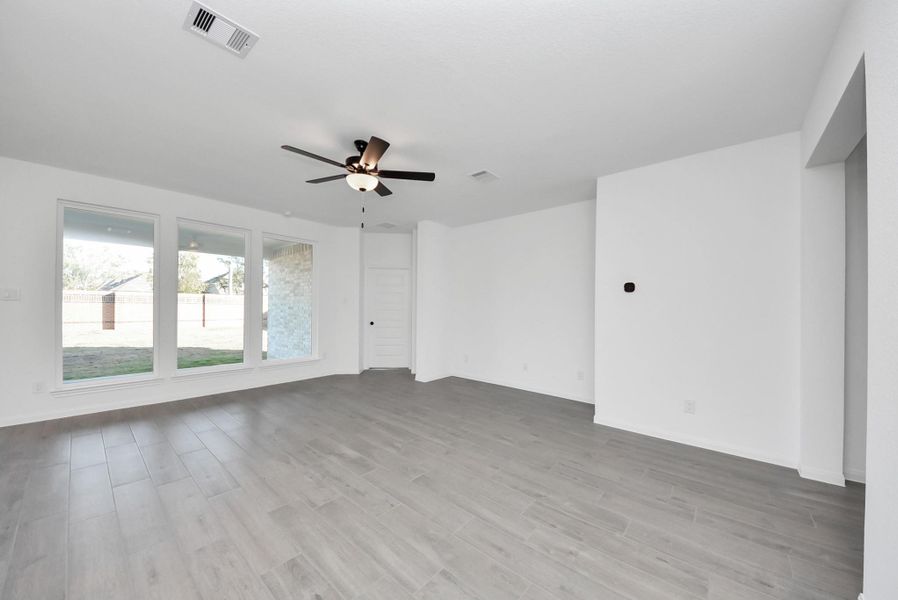 Spacious, unfurnished interior of a new home in Elyson, Katy (Image 25).