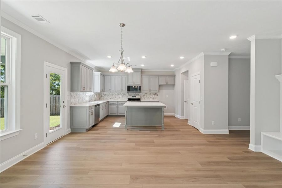 Spacious, unfurnished interior of a new home in Crawford Creek, Grovetown (Image 16).