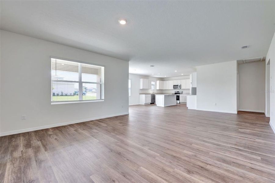 Spacious, unfurnished interior of a new home in , Davenport (Image 16).