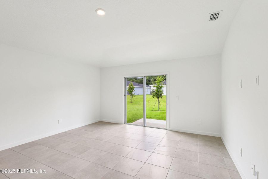 Spacious, unfurnished interior of a new home in Kings Crossing, Jacksonville (Image 24). Spacious, unfurnished interior of a new home in Kings Crossing, Jacksonville (Image 24).