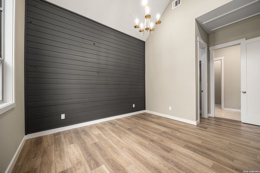 Spacious, unfurnished interior of a new home in , Canyon Lake (Image 25).