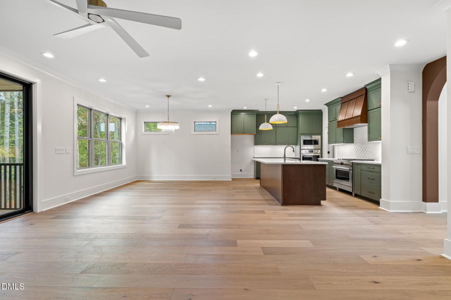Open expansive kitchen & eating area Open expansive kitchen & eating area