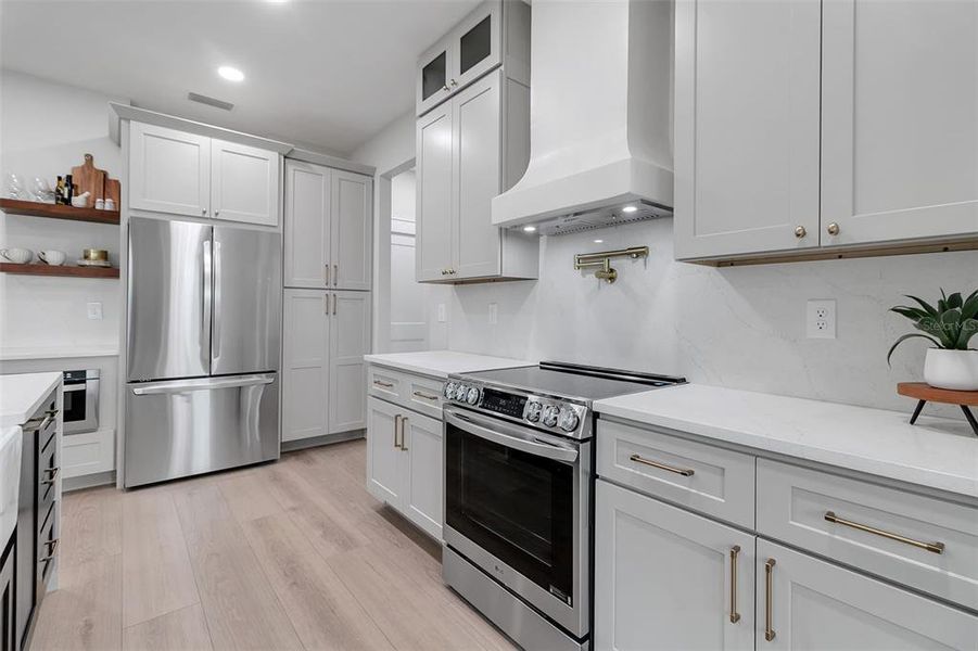 Furnished interior view inside a new home in , Venice (Image 14).