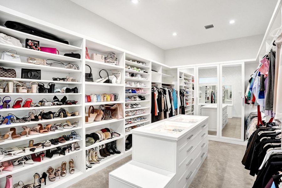 "Her" closet "Her" closet
