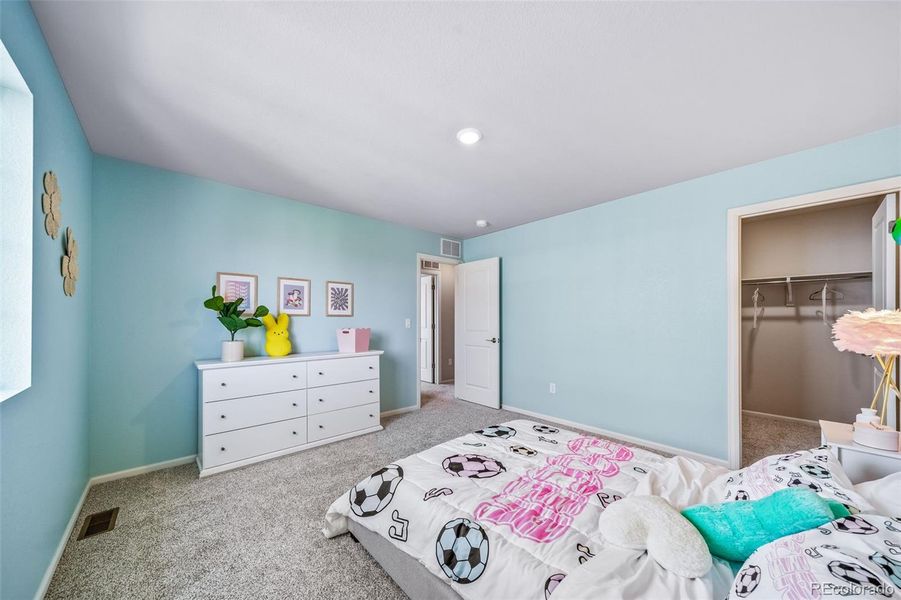 Furnished interior view inside a new home in Thompson River Ranch, Johnstown (Image 32).