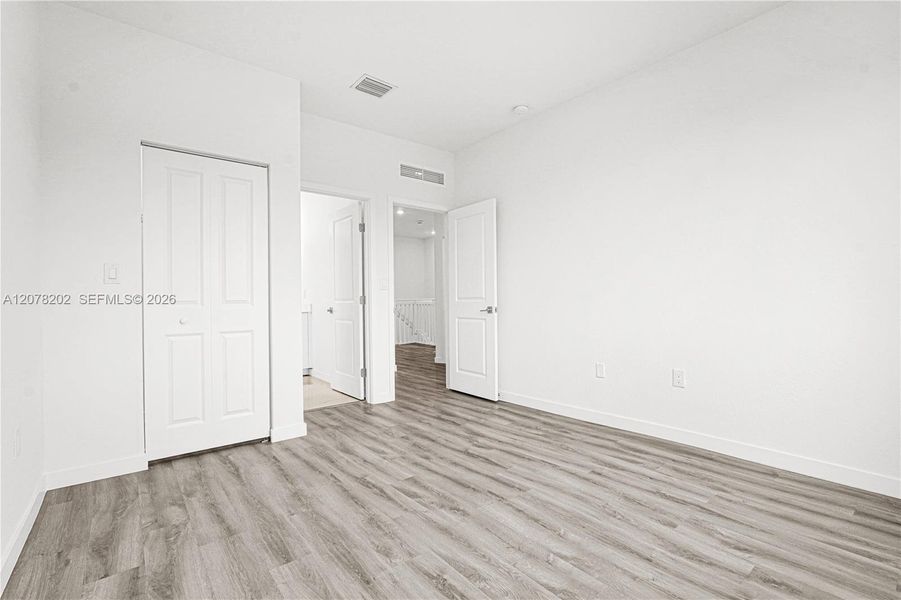Spacious, unfurnished interior of a new home in Chloe's Estates, Miami (Image 32).