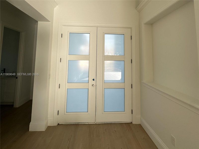 Spacious, unfurnished interior of a new home in , Vero Beach (Image 8).