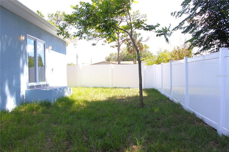 Exterior details and patio area of a home in , Tampa (Image 4).