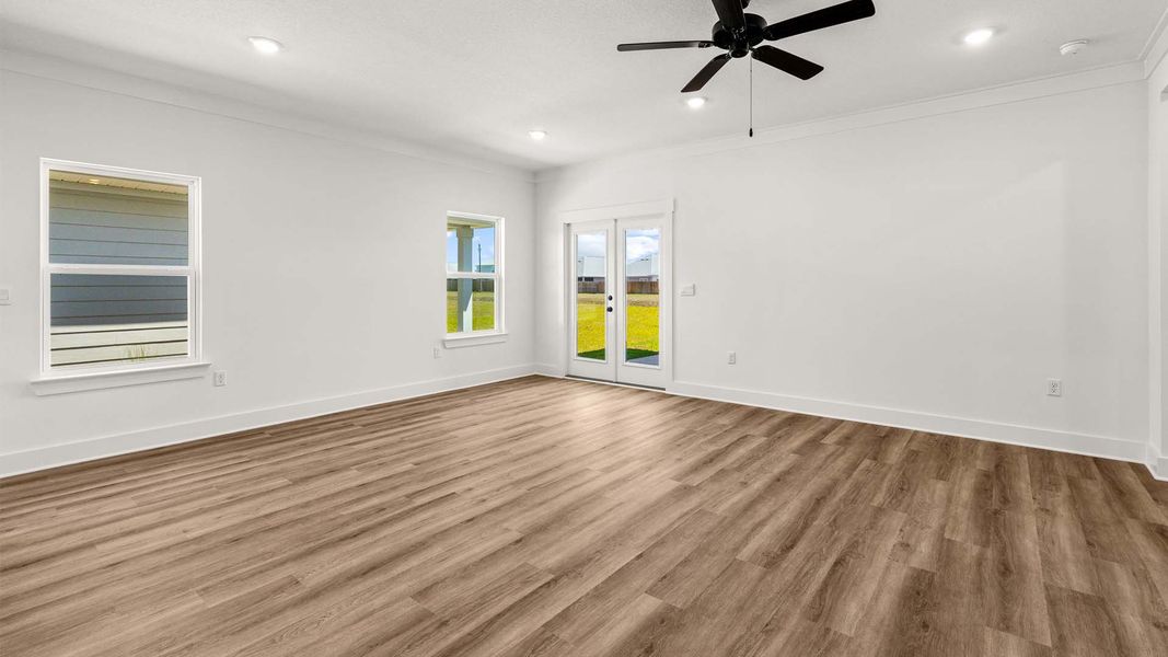 Spacious, unfurnished interior of a new home in Caballeros Estates At Hombre, Panama City Beach (Image 12).