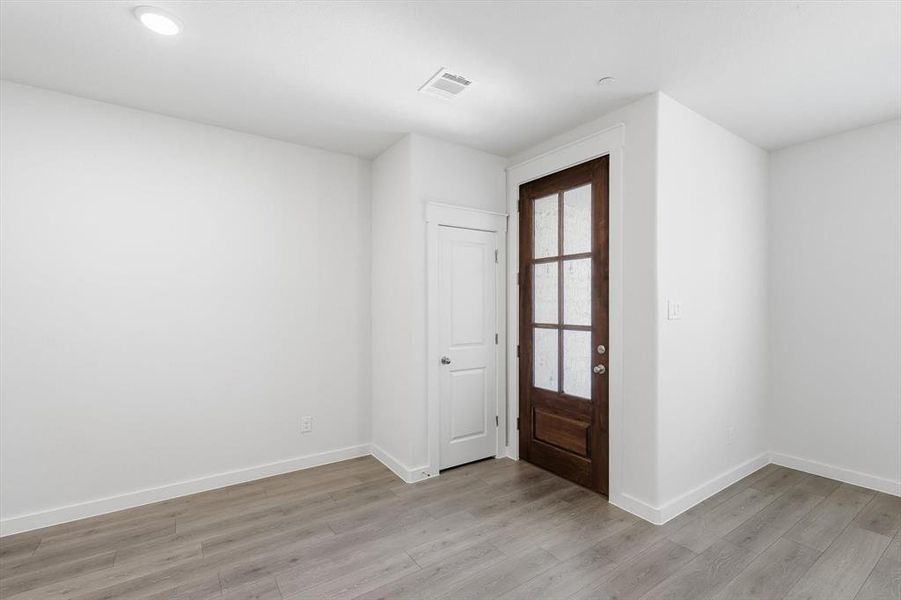 Spacious, unfurnished interior of a new home in , Fort Worth (Image 13).
