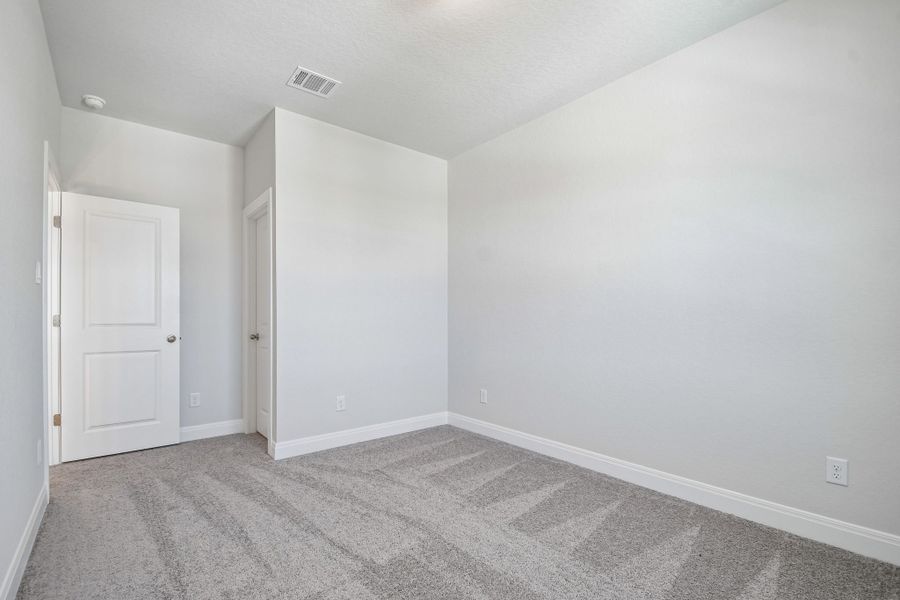 Spacious, unfurnished interior of a new home in 6 Creeks, Kyle (Image 35).