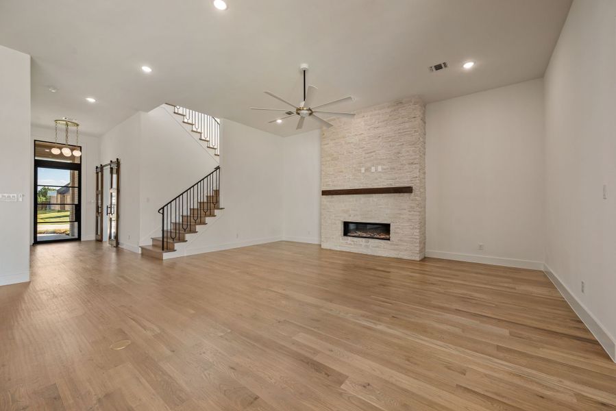 Spacious, unfurnished interior of a new home in The Resort on Eagle Mt. Lake, Fort Worth (Image 45).