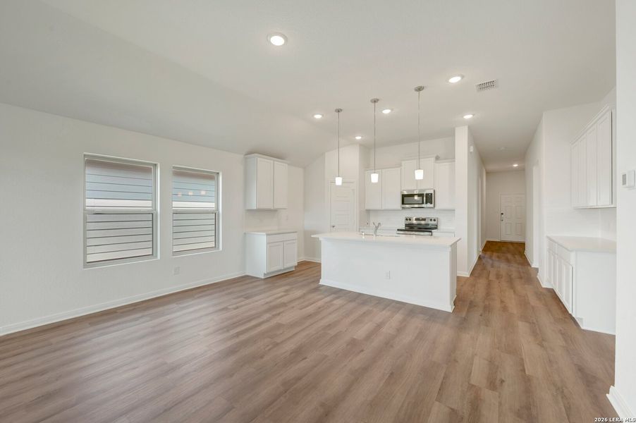 Spacious, unfurnished interior of a new home in Greenspoint Heights, Seguin (Image 31).