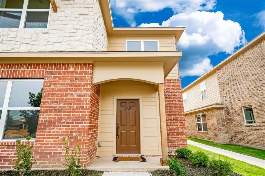 Exterior details and patio area of a home in , Denton (Image 3).