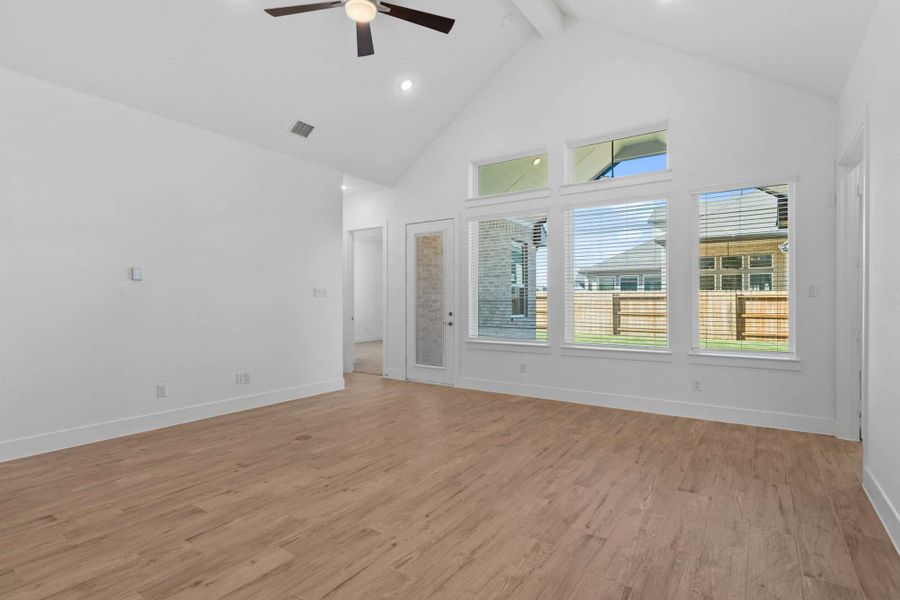 Spacious, unfurnished interior of a new home in Fulshear Lakes, Fulshear (Image 22). Spacious, unfurnished interior of a new home in Fulshear Lakes, Fulshear (Image 22).