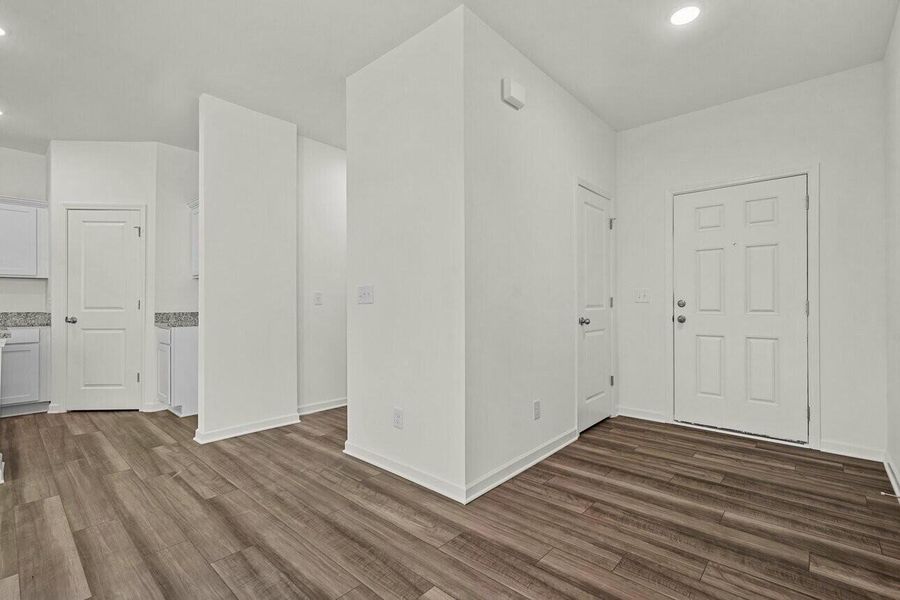 Spacious, unfurnished interior of a new home in Watson Hill, Summerville (Image 8).