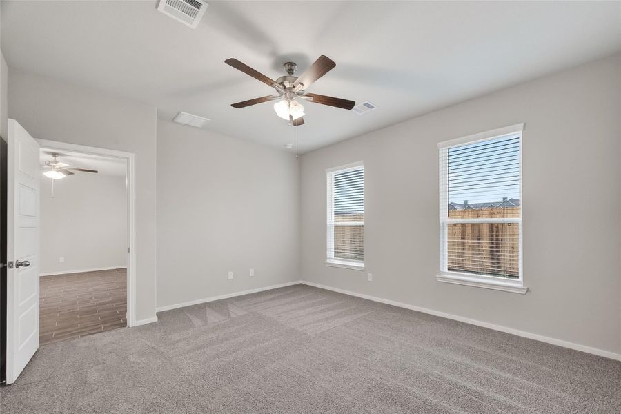 Spacious, unfurnished interior of a new home in Rollingbrook Estates, Baytown (Image 33).