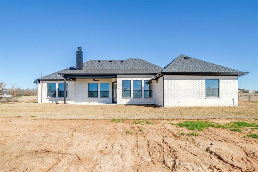 Exterior details and patio area of a home in , Weatherford (Image 4).