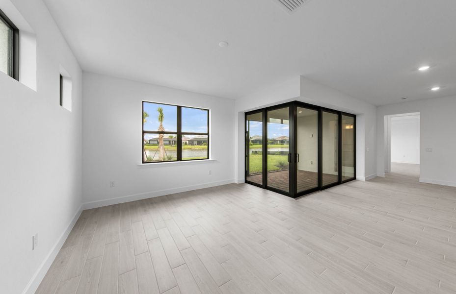 Spacious, unfurnished interior of a new home in Del Webb Naples, Immokalee (Image 10).