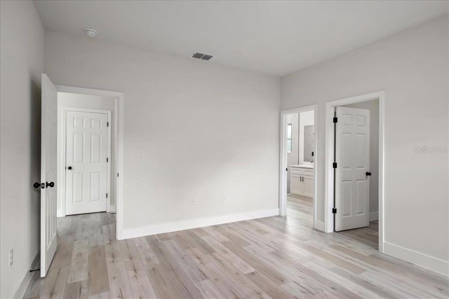 Spacious, unfurnished interior of a new home in , Citrus Springs (Image 22).