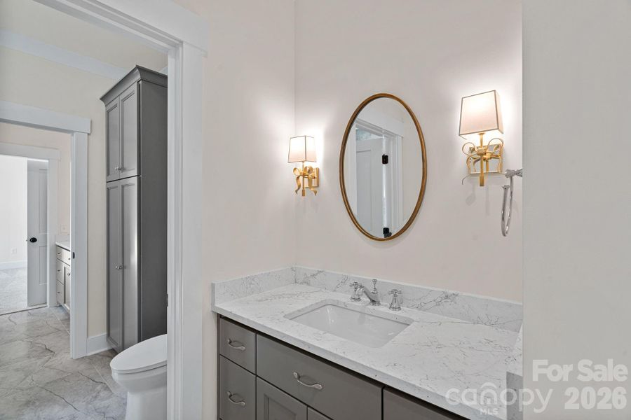 Upper level bath Upper level bath