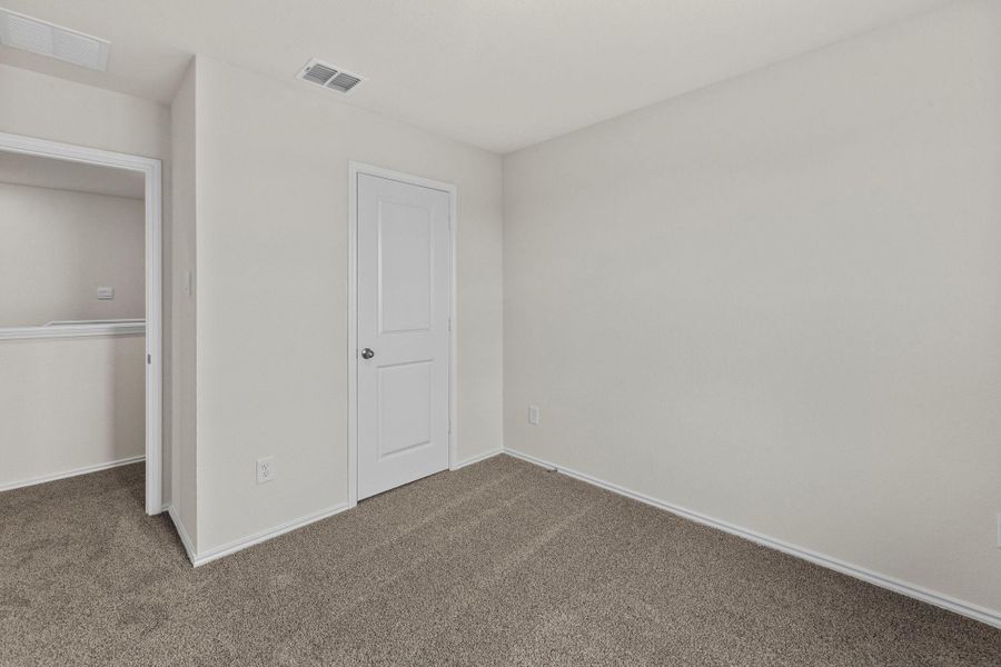Spacious, unfurnished interior of a new home in Sunset Oaks, Maxwell (Image 20).