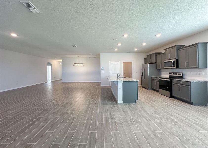 Spacious, unfurnished interior of a new home in , Winter Garden (Image 34).