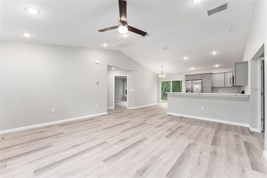 Spacious, unfurnished interior of a new home in , Belleview (Image 12).