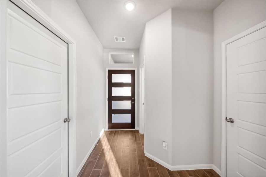 Spacious, unfurnished interior of a new home in Sunterra, Katy (Image 12). Spacious, unfurnished interior of a new home in Sunterra, Katy (Image 12).