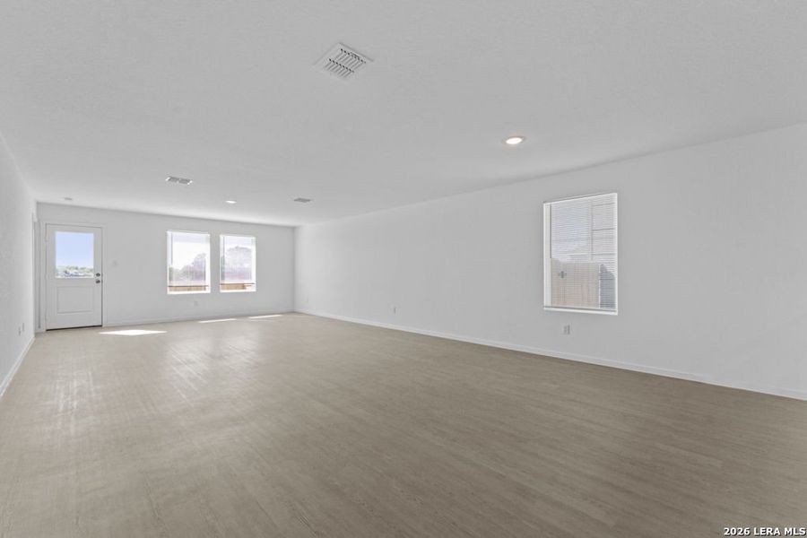 Spacious, unfurnished interior of a new home in Friendship Oaks, Fredericksburg (Image 27).