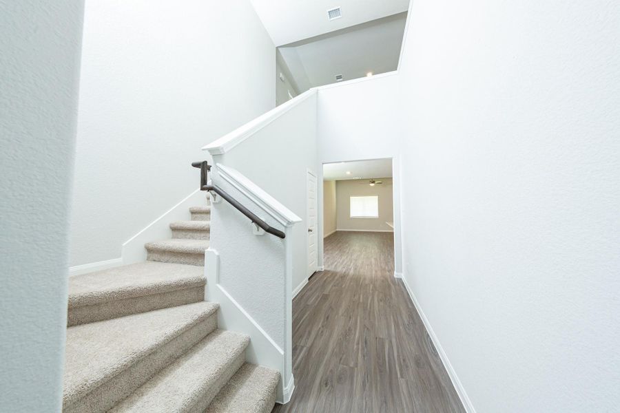 Spacious, unfurnished interior of a new home in River's Edge, Conroe (Image 7).